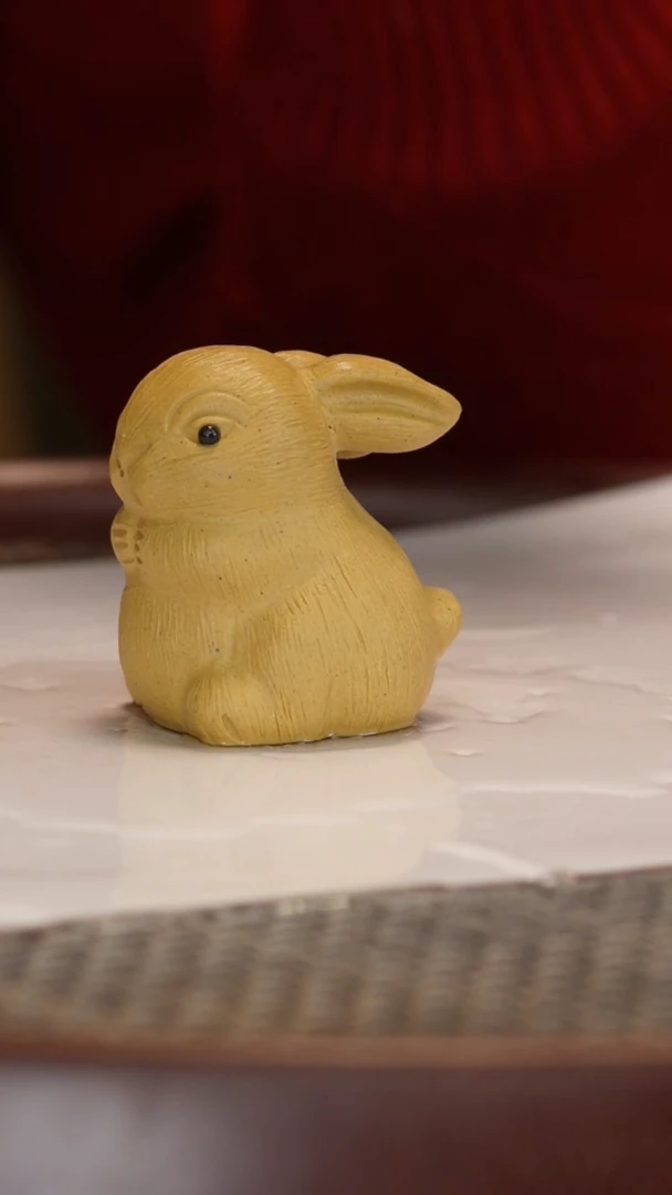 【闪购商品】紫砂茶宠黄金段小兔子