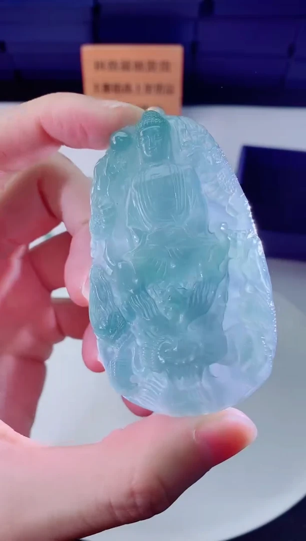 翡翠未镶嵌颈饰  `