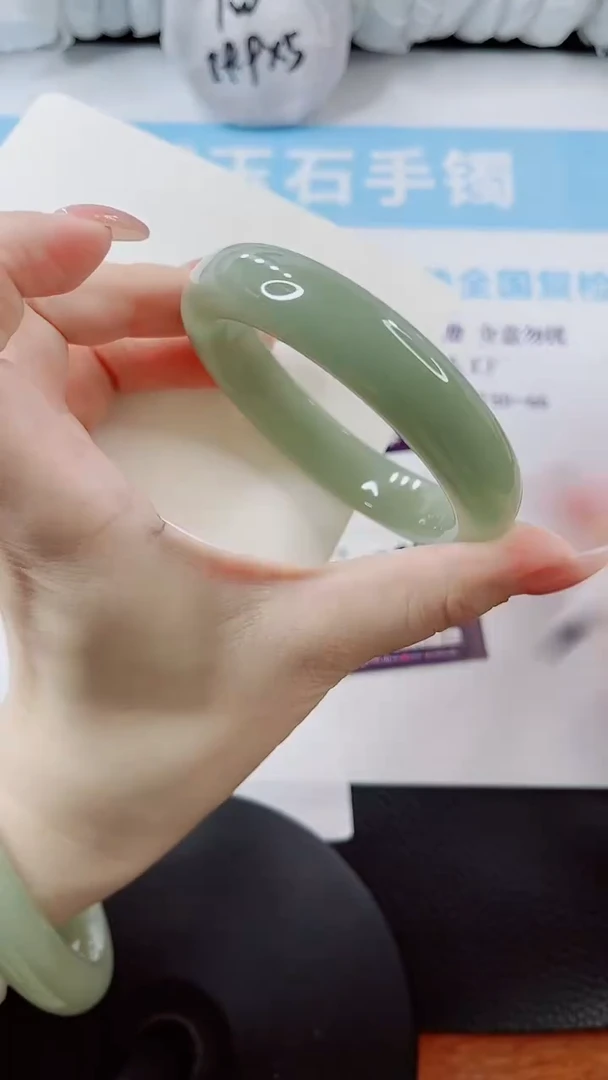 未镶嵌手镯石英质玉多样性发货V281