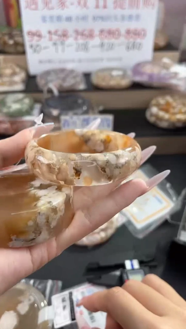 未镶嵌手镯石英质玉56