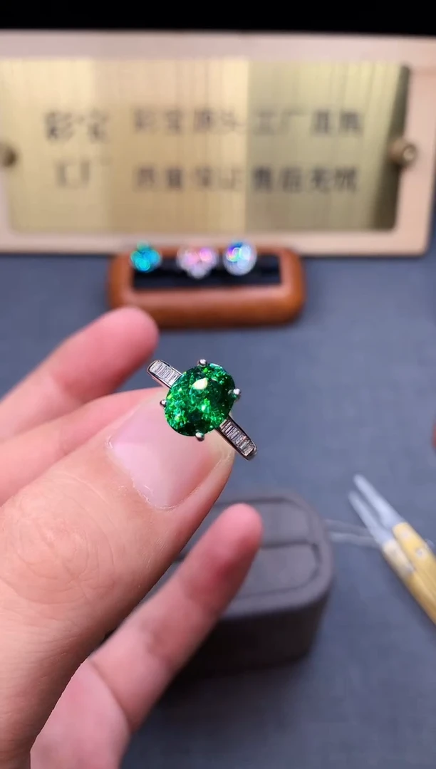 银S925镶嵌戒指石榴石（沙弗莱）2222