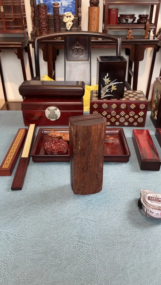 黑酸枝木类成套家具皮沙盒子