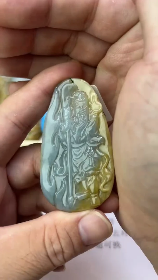 翡翠未镶嵌颈饰最***己天然翡翠