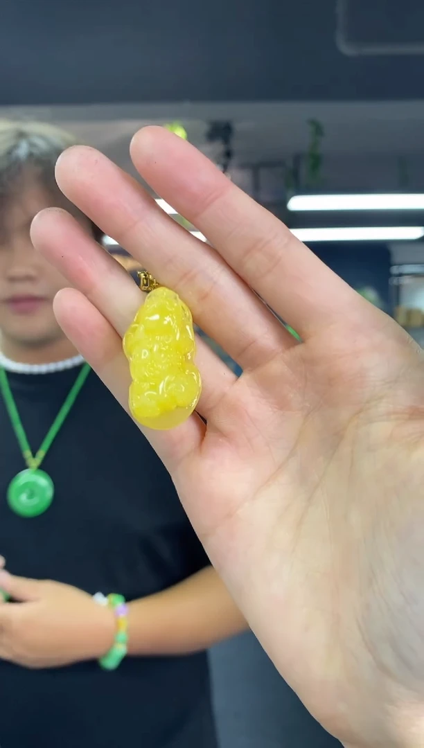 未镶嵌蜜蜡裸石多样性发其一颜色微差