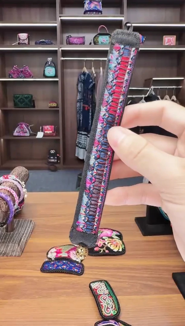 织绣14蒙阿苏苗绣传承店