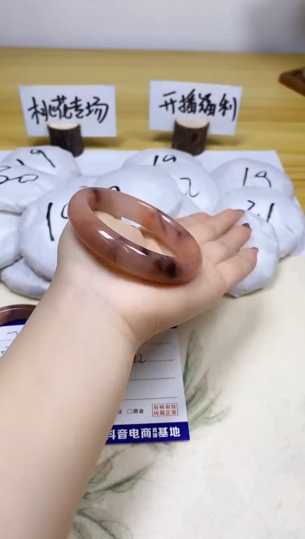 【闪购商品】石英质玉手镯合金8/54.2