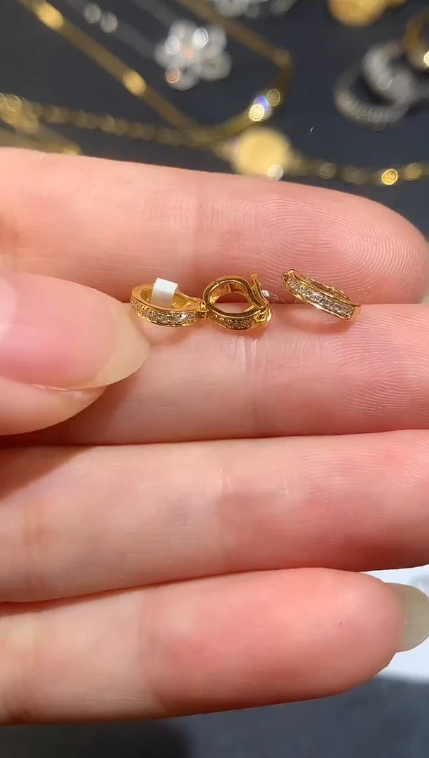 18K金镶嵌吊坠(不含链)钻石多样性发其一D137|499