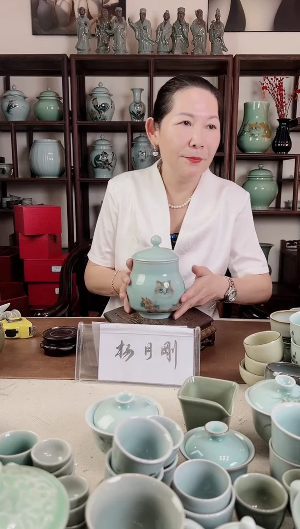 釉中彩 猫画 小盖罐