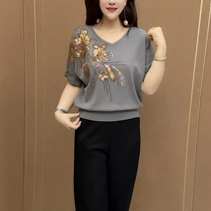 秋季2025新款减龄妈妈装宽松加大码重工设计打底衫潮流中老年毛衣