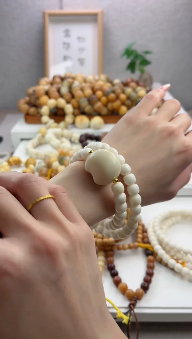 【闪购商品】菩提根/象牙果手串白玉菩提桶珠+月亮8*9mm双圈