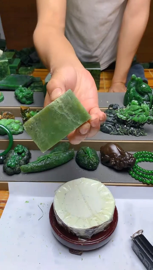 和田玉（碧玉）未镶嵌珠宝半成品1