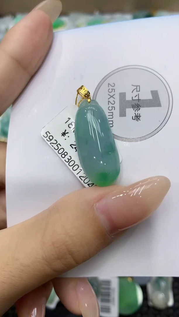颈饰18K金镶嵌翡翠111111111111
