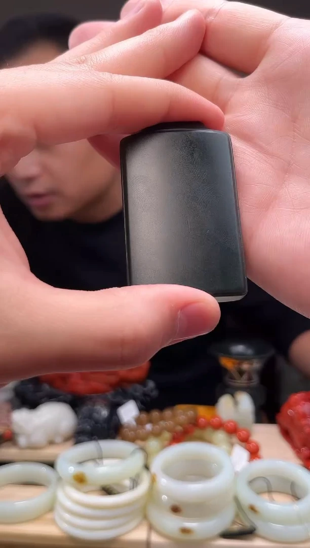 颈饰未镶嵌和田玉?****大吊坠