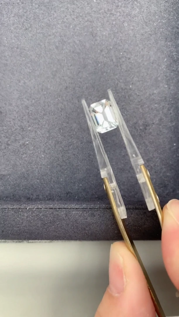 绿柱石裸石2.2ct白海蓝  GH  定制