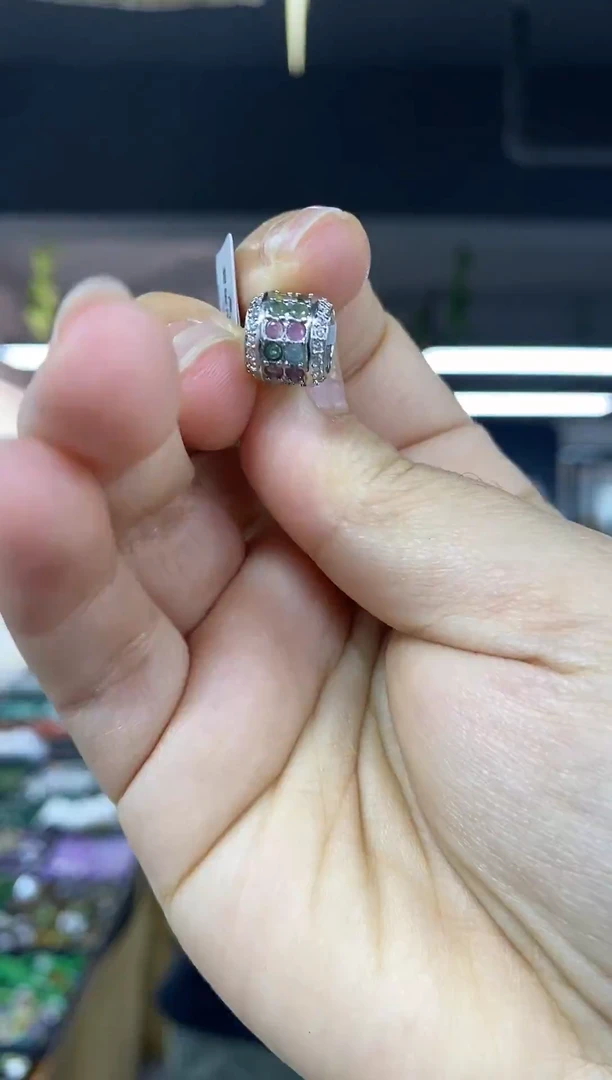 颈饰未镶嵌碧玺多样性发其一颜色微差