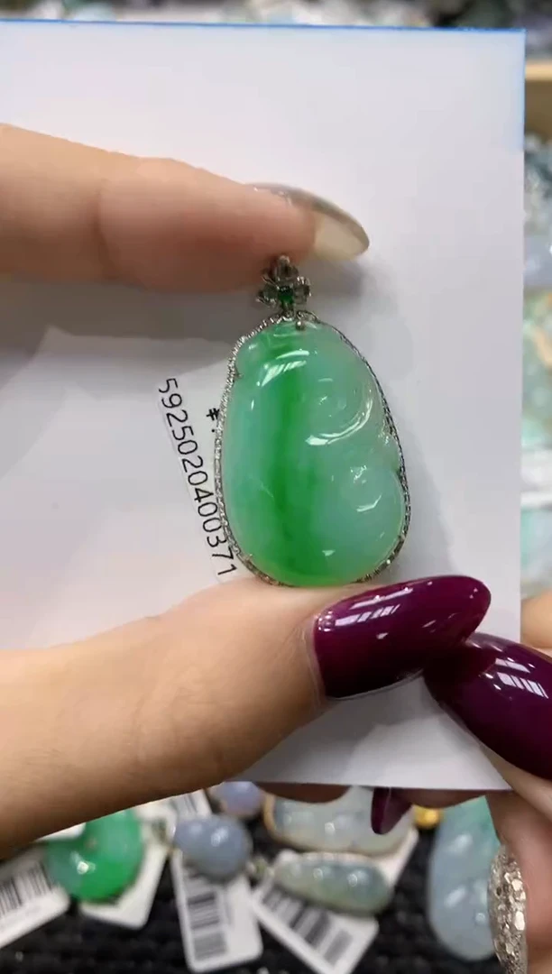 翡翠18K金镶嵌颈饰111111111111