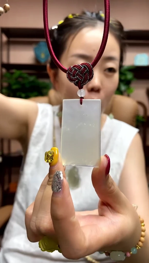 岫玉未镶嵌吊坠·