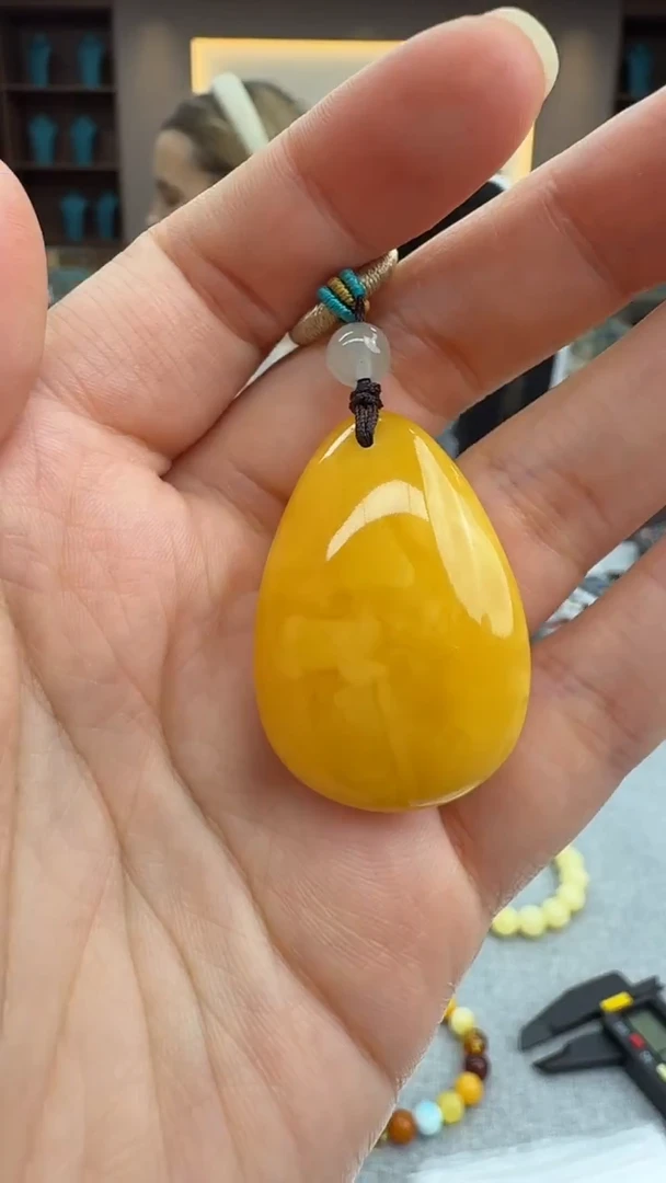 琥珀颈饰未镶嵌70秒拍号 假一罚三