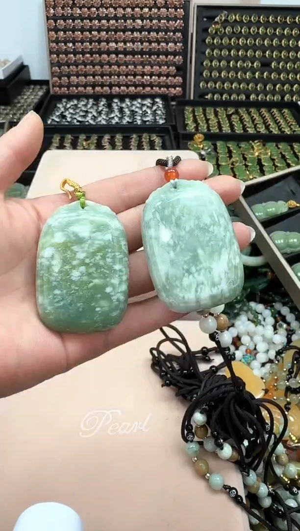 未镶嵌岫玉颈饰樱花无事牌【万能扣】