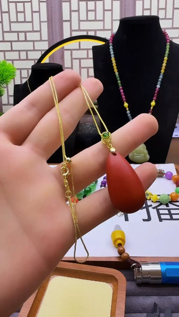 14K金镶嵌吊坠(赠链)蜜蜡E11