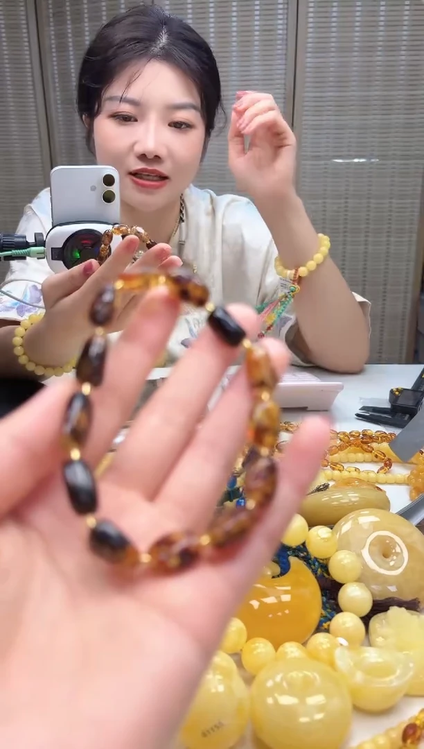 裸石琥珀未镶嵌如图