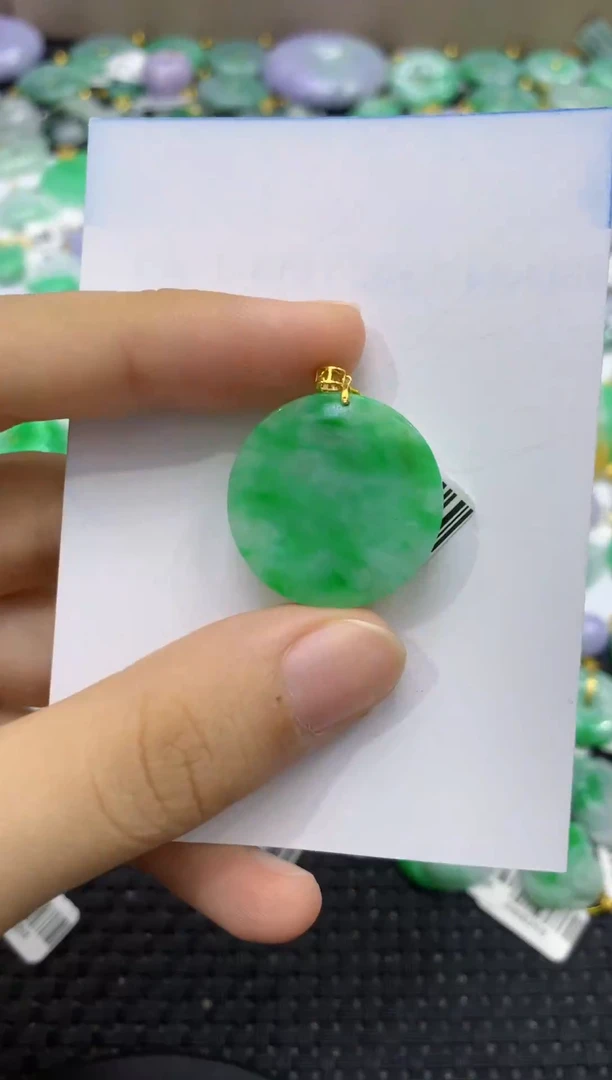 颈饰18K金镶嵌翡翠天然缅甸翡翠A货