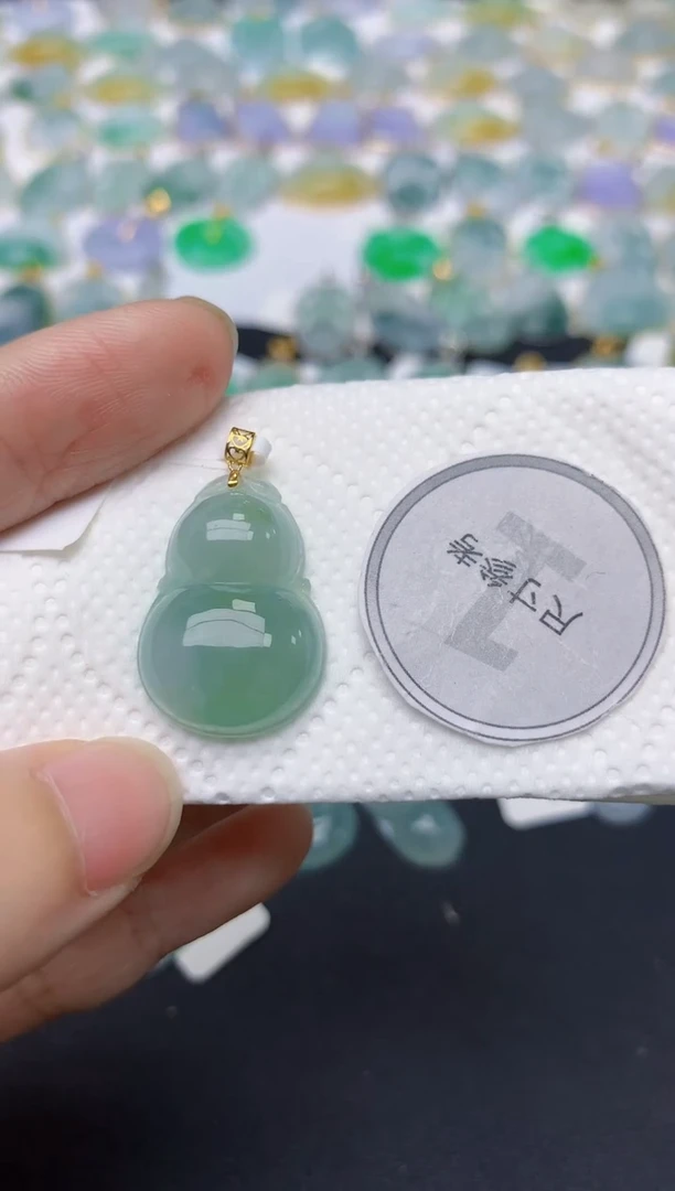 翡翠18K金镶嵌颈饰天然缅甸A货翡翠