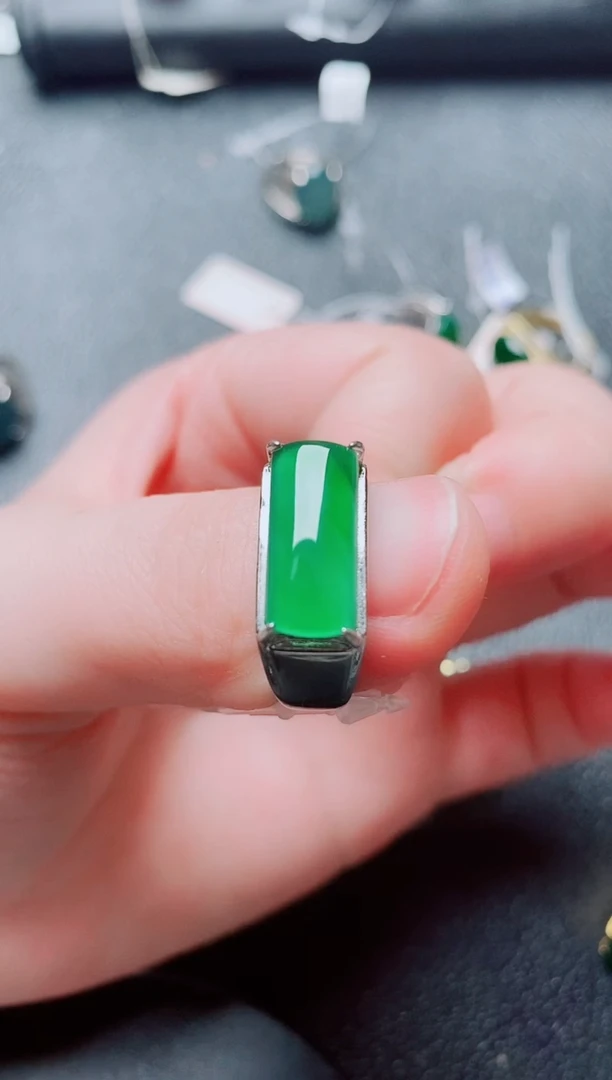 银S925镶嵌戒指翡翠1111