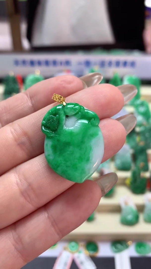 【闪购商品】翡翠吊坠(不含链)18K金镶嵌挂件