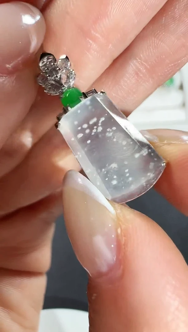 颈饰18K金镶嵌翡翠序号69