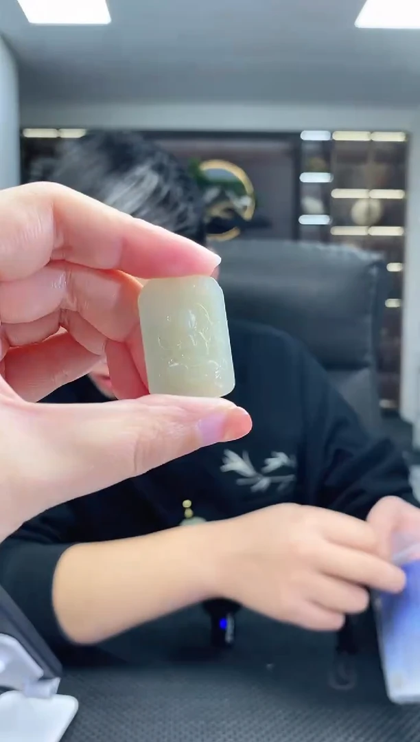 颈饰未镶嵌和田玉千手观音清货1