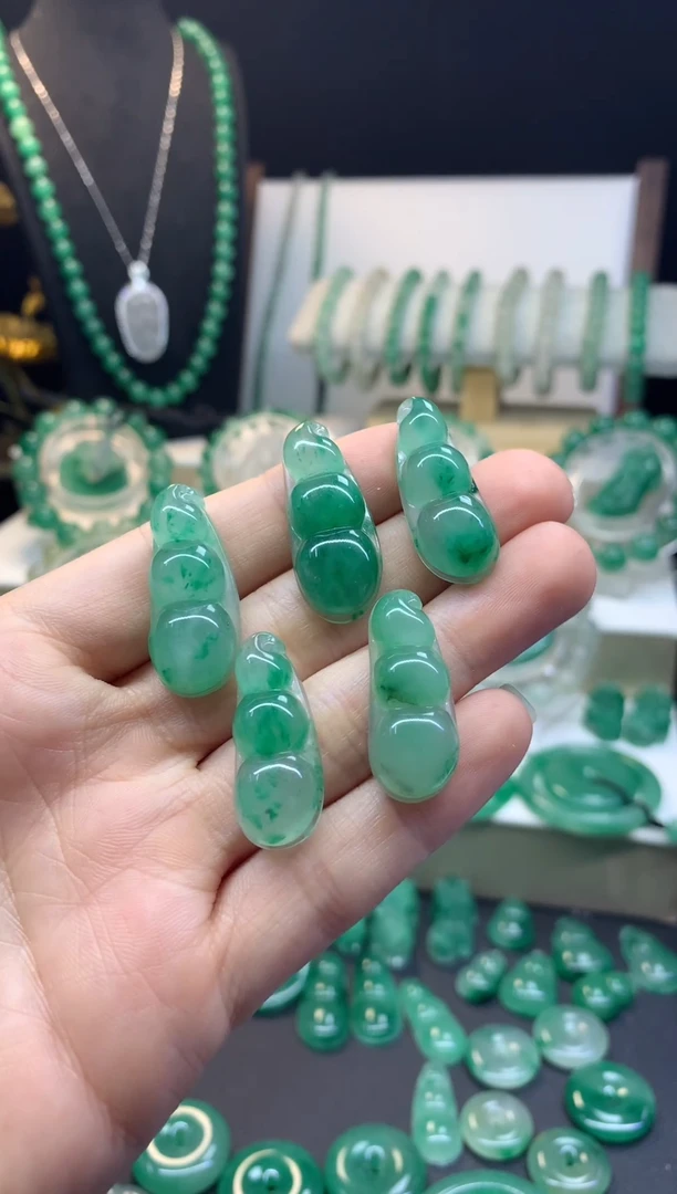 吊坠(不含链)未镶嵌石英质玉（非洲翠）福豆（五件发其一）