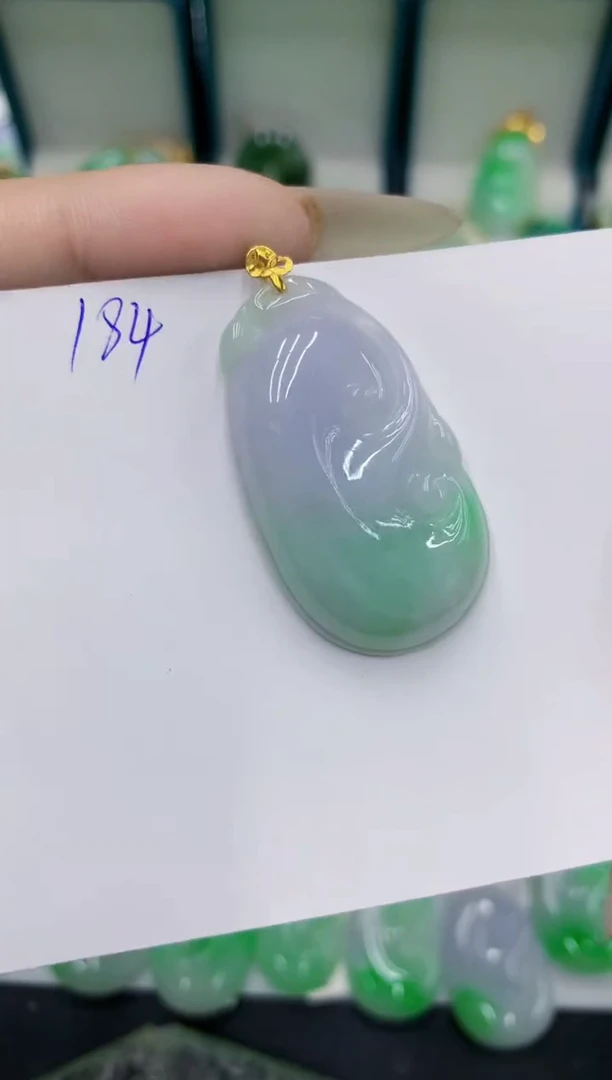 翡翠18K金镶嵌颈饰11111111111