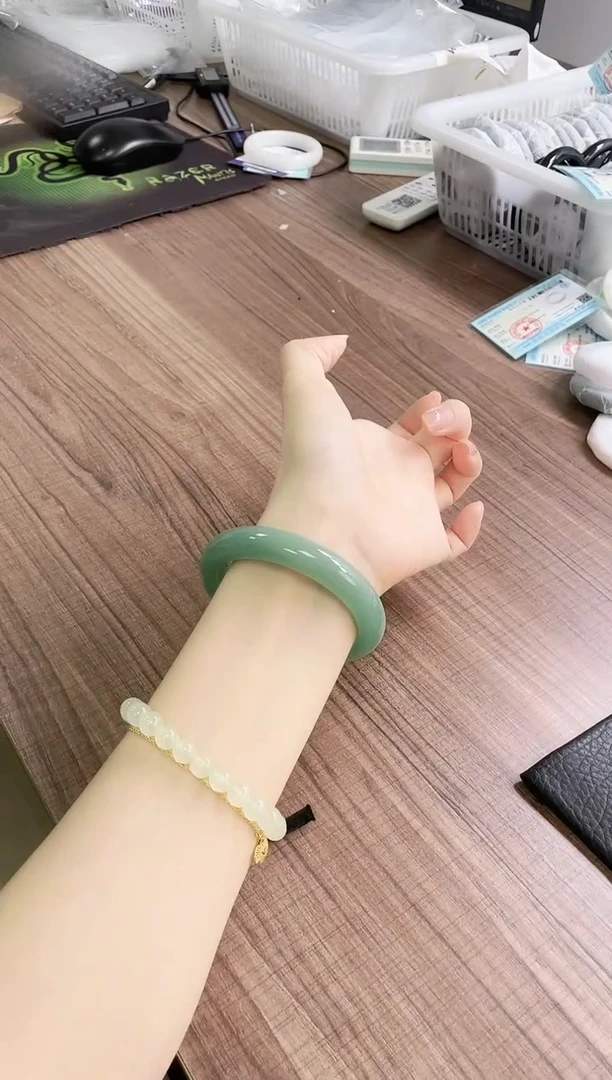 未镶嵌手镯石英质玉107-58