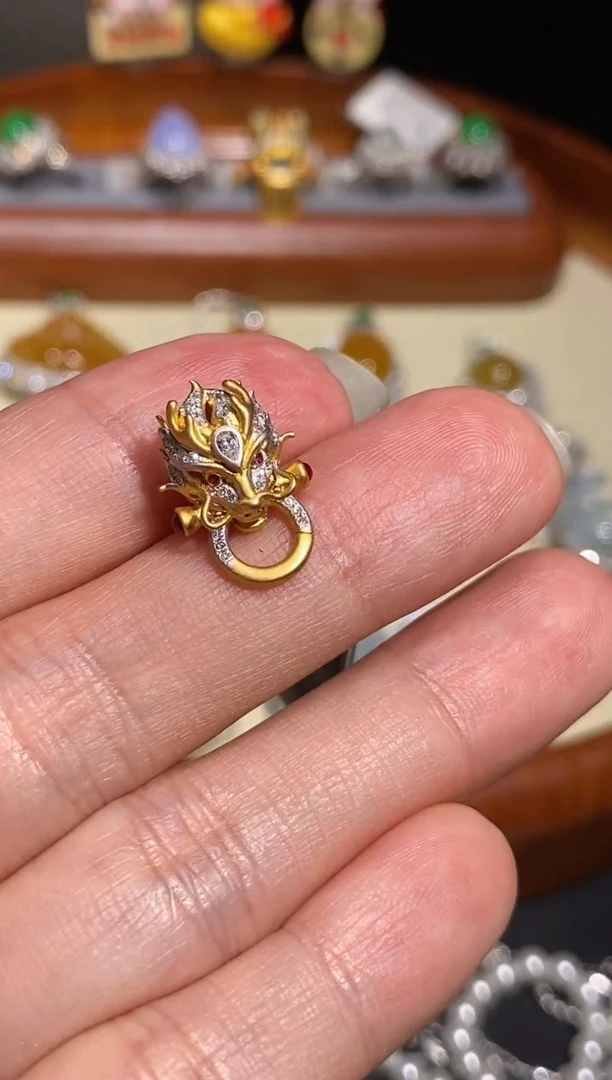 【闪购商品】钻石颈饰18K金镶嵌绳扣