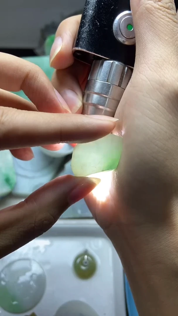 颈饰未镶嵌翡翠天然缅甸翡翠A货51