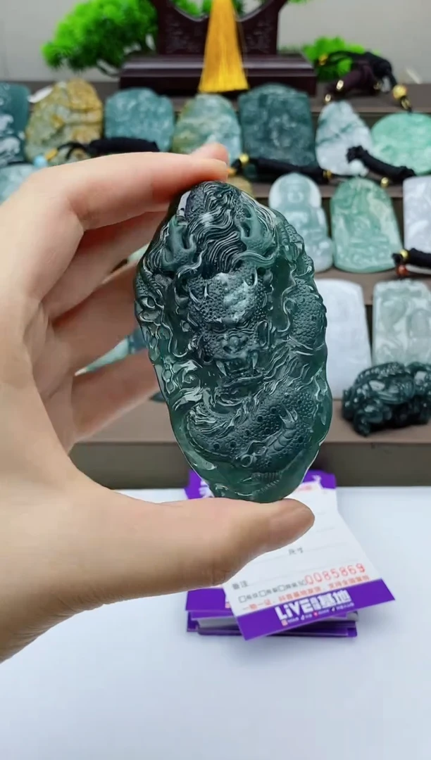 翡翠未镶嵌颈饰