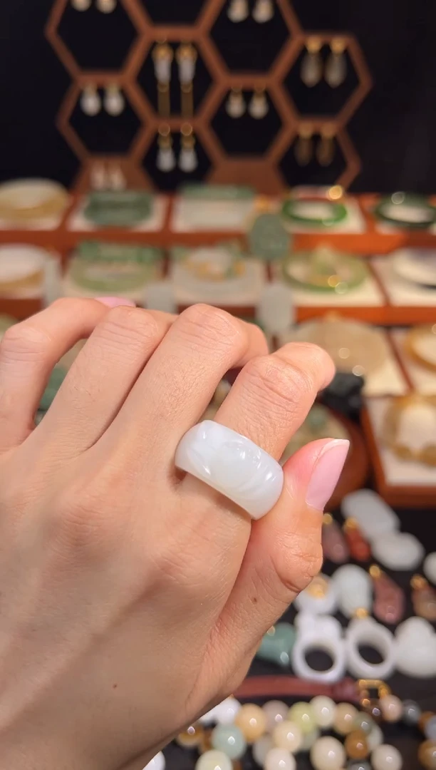 未镶嵌戒指和田玉精品