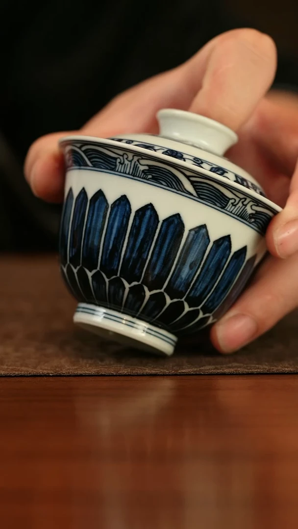 【闪购商品】仿明青花菊瓣纹盖碗