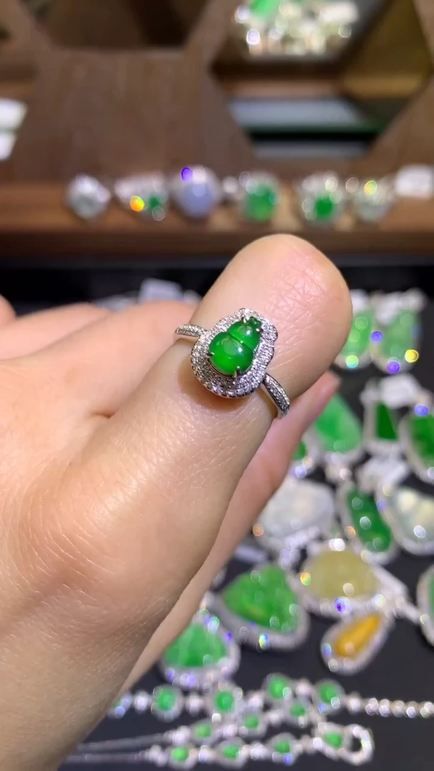 【闪购商品】翡翠吊坠(不含链)18K金镶嵌戒指