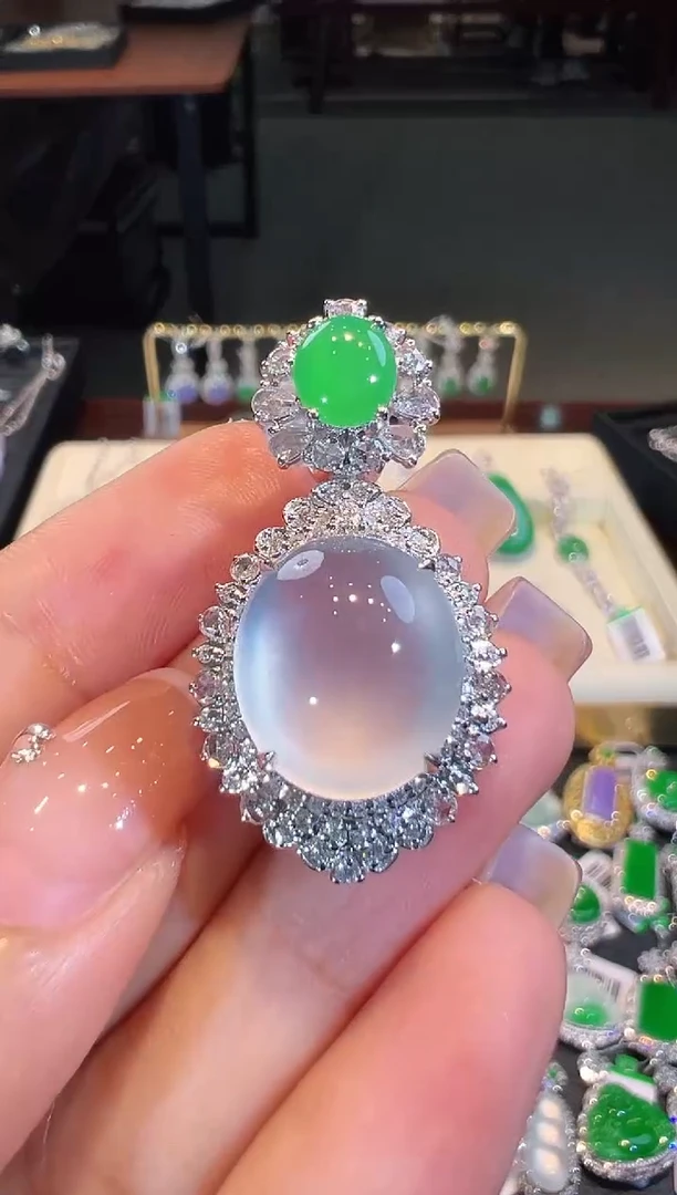 【闪购商品】翡翠吊坠(不含链)18K金镶嵌翡翠