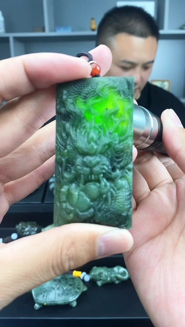 和田玉未镶嵌颈饰1