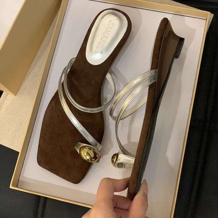 一字带凉鞋女2025新款法式绝美低跟夹脚套趾方头平底拖鞋夏季外穿