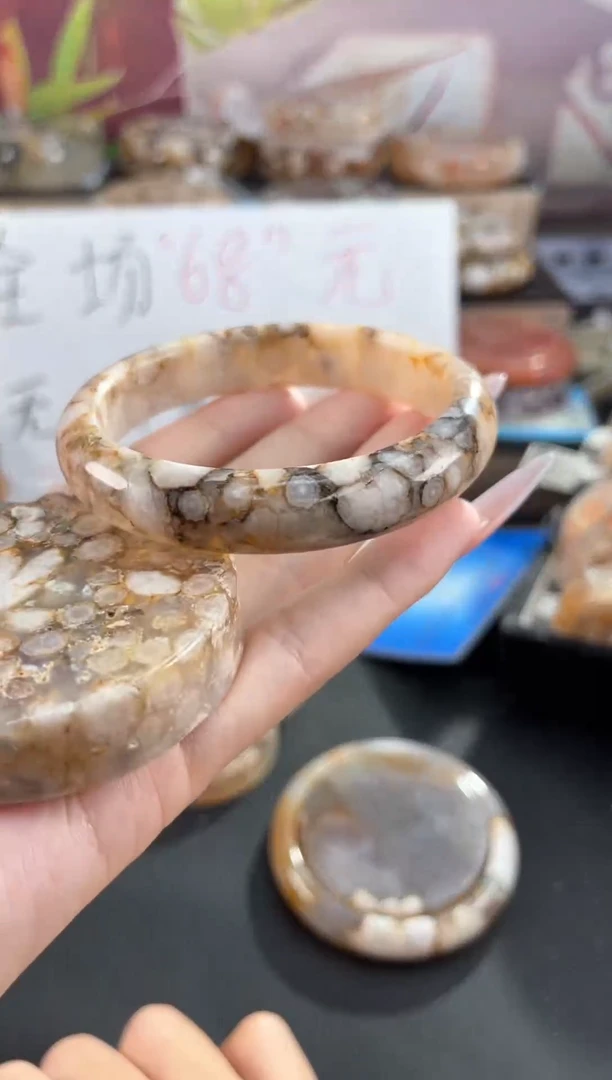 未镶嵌手镯石英质玉59