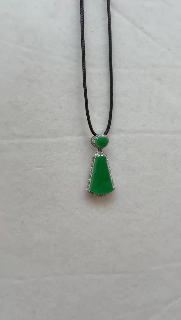 颈饰18K金镶嵌翡翠挂件