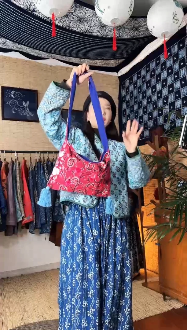 【闪购商品】设计师款红丝绸刺绣包