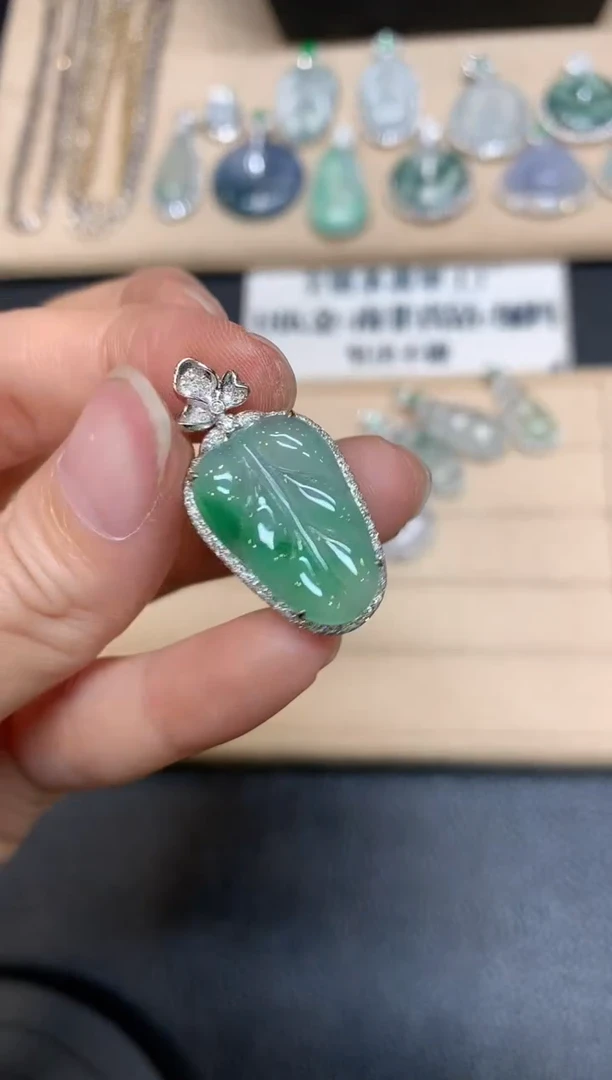 【闪购商品】翡翠颈饰18K金镶嵌树叶【无服务费