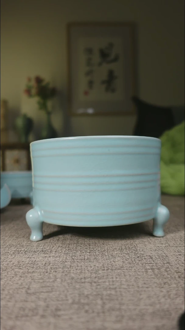 【闪购商品】杯子仿古天青三足弦纹尊