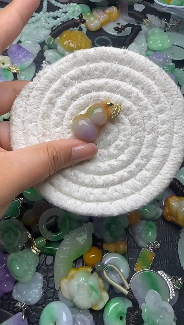 颈饰未镶嵌翡翠缅甸翡翠吊坠