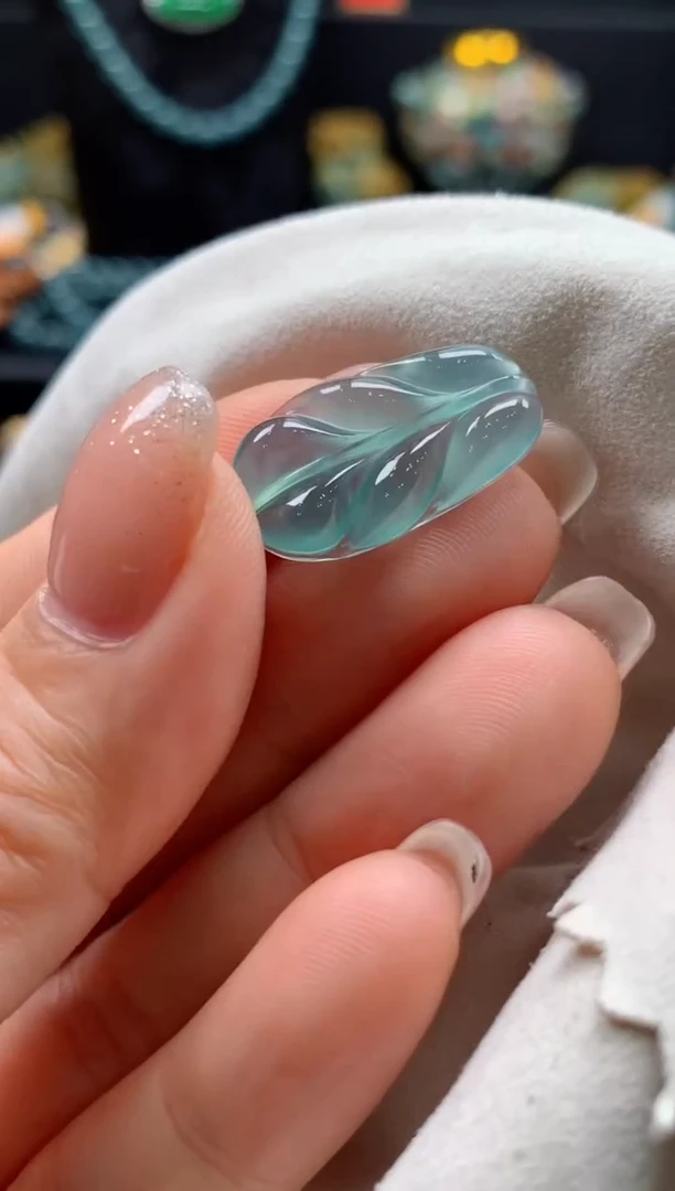 【闪购商品】翡翠颈饰未镶嵌1001418103